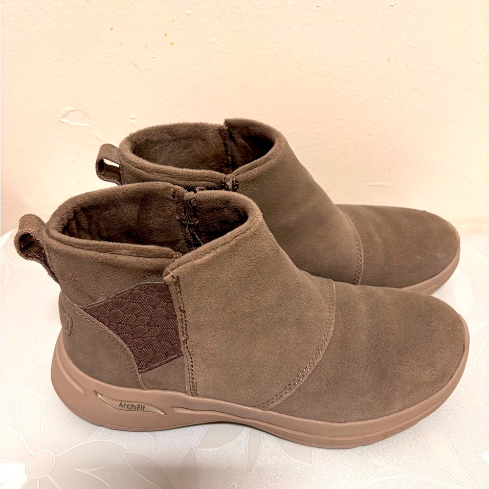 Skechers boots 7.5 women